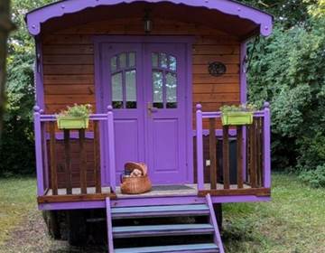 Exterieur roulotte violette