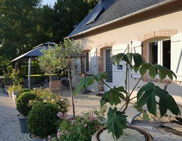 suite-de-l-atelier-coin-salon-exterieur-la-verrerie-d-ivoy