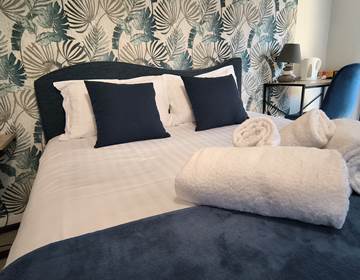 lit-preparation-accueil-chambre-lessentielle-la-fleche
