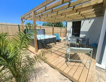 terrasse couverte  avec spa privatif