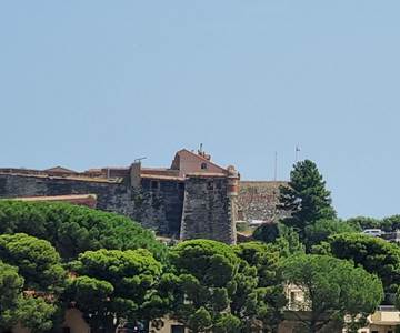 Vue Fort Miradou de la chambre Hotel Ambeille