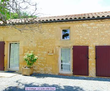 DOMAINE DU CHAMP DE L'HOSTE - chambres d'hôtes à Larzac 24170 - Dordogne - location suite côté cour - location maison de vacances -