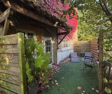 terrasse-fleurie-exterieur-gite-le-lijaly-bournezeau-vendee-nature-campagne.jpg