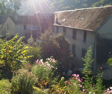 La Maison coté jardin sous le soleil
