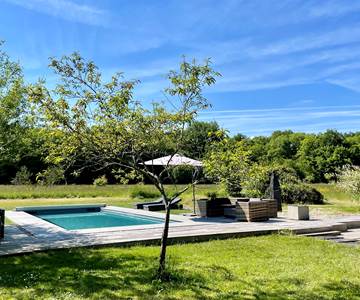La Piscine chauffée 10x4m partagée avec La Petite Charbonnière