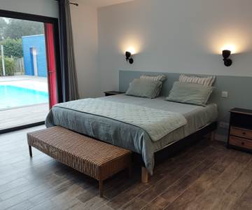 Lit king-size 'vue piscine'