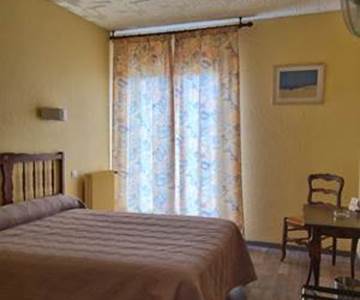 chambre-double-standard-hotel-ambeille