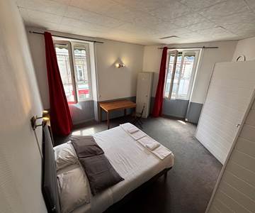 chambre duo, double, spacieuse, confort, vue sur la ville