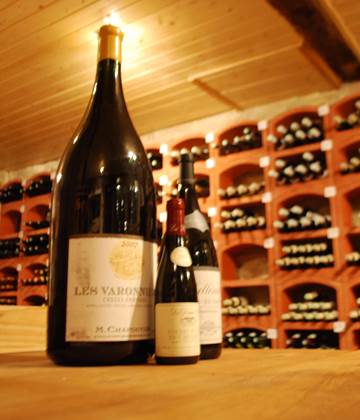 Glissez la main dans notre vasque mystère, quelle bouteille allez vous gagner ? Foire aux vins du Ranch des Lacs