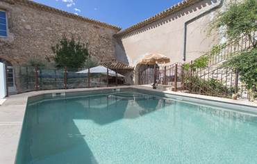 piscine, chauffé, partagé avec vue sur la tour entouré d olivier centenaire