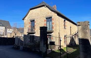 Location Rignac Aveyron maison familiale