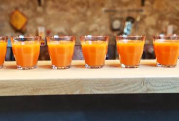 Un jus de fruit et légumes à l'extracteur chaque matin, un bouillon de légumes bio chaque soir