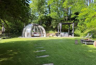 Dormir dans une bulle avec spa privatif aux Bulles d’Auvergne