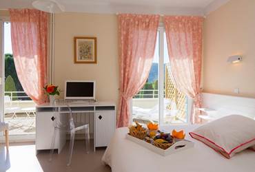 Chambre Grand Confort Triple - Hôtel Le Verdon *** à Gréoux-les-bains