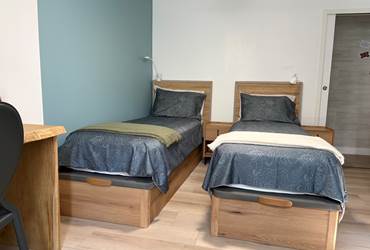 Chambre bleue lits séparés