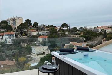 hambre-jacuzzi-privatif-marseille-vue-mer