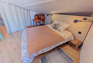 chambre-lit queen size-bureau-16 bis gite hotel-albi-marssac-climatisation