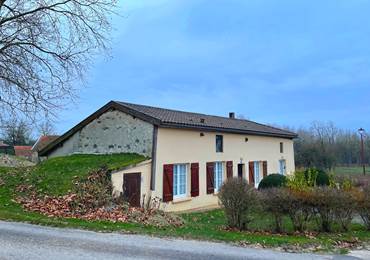 Le Gite : coté rue