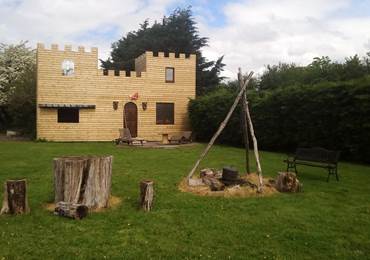Château extérieur avec terrasse