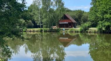 le chalet limousin, vue de l'e´tang
