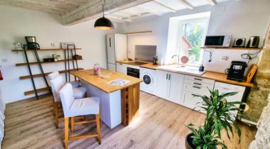 cuisine-gite-le-cottage-vue-ensemble-location-lauragaise.jpg