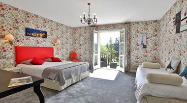 Chambre Gentilhommière 26 accessible PMR RdC - 2 à 4 couchages - balcon vue parc et piscine