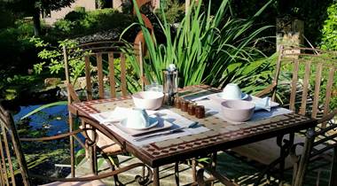 Petit-déjeuner "sucré" côté jardin