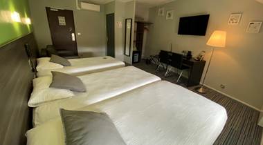 Chambre Triple Climatisée - 3 Lits Simples