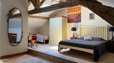 Photo de la Chambre Champagne - Chambres d'hôtes La Grange Richard à Dinsac
