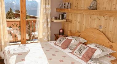 chambre_classique_vue_montagnes-960x640