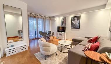 ID210 CANNES LORRAINE SALON 2