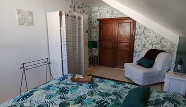 chambre-parentale-hameau-des-deux-ailes-chaumière