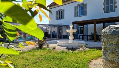 gite-le-lijaly-exterieur-maison-bournezeau-vendee-grande-capacite-famille-vacances.jpg