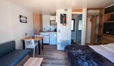 camping-vacances-bungalow-booking-airbnb-en famille-avec enfant-lac-burger-couple-insolite-a boire-a manger-vue-bourogne-route des vins-tourisme-confort-repas-terrasse-camping car-famille-enfants-visites-activités-france-autoroute-reserver-planifier-organiser-baignade-pêche-découverte
