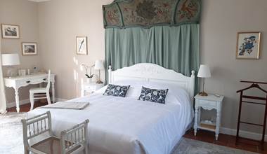 MAISON-COQUERÉAUMONT-Chambre-Oiseaux-La-Chambre