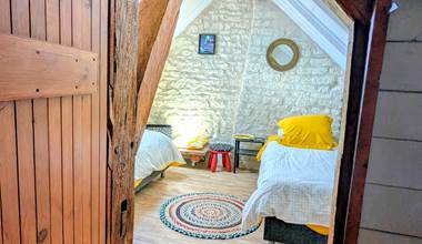 entrance-kids-bedroom-cachette-jaulnay-gites-de-famille