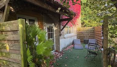 terrasse-fleurie-exterieur-gite-le-lijaly-bournezeau-vendee-nature-campagne.jpg