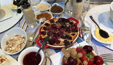 Petit déjeuner gourmand aux produits locaux Le Ranch des Lacs