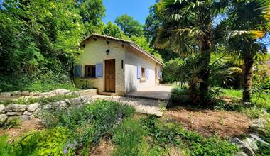 gite-volets-bleus-jardin-lavande-salamandre-lauzerte-quercy-blanc