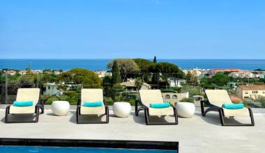 Vue mer depuis la piscine