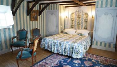 CHATEAU DE VASSINHAC CHAMBRES HOTES A COLLONGES LA ROUGE SUITE CHEMIN DE RONDE
