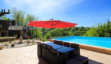 Terrasse et piscine de la Villa Lou Peyrol
