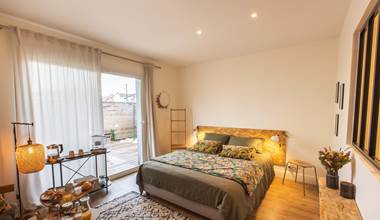profitez du confort d'un grand lit ( 160*200) pour un séjour reposant