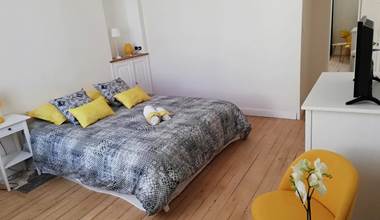 chambre jaune proche puy du fou 7