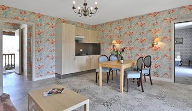 Gîte Junior Suite Gentilhommière 31-32 Cuisine séjour avec balcon au 1er étage annexe