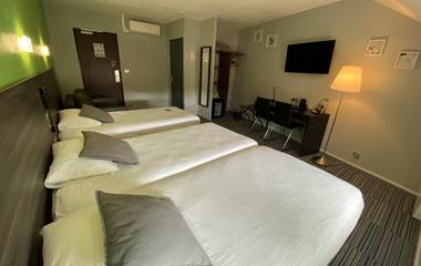 Chambre Triple Climatisée - 3 Lits Simples