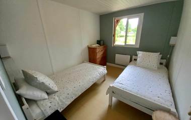 Chambre du bas avec les draps