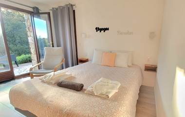 chambre-hotes-charme-corse-vue-jardin-terrasse