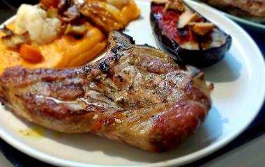 veau-corse-grille-puree-carottes-legumes-frais.jpg