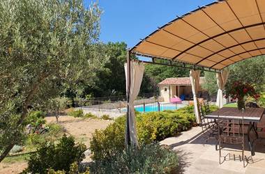 Terrasse au soleil et pergola